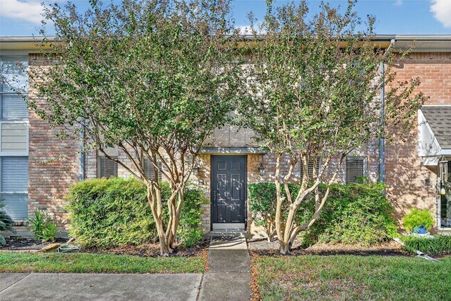 Foto del edificio - 14734 Perthshire Rd