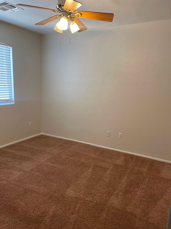 Foto del edificio - 3 bedroom 2 bedroom home in Garden Park.