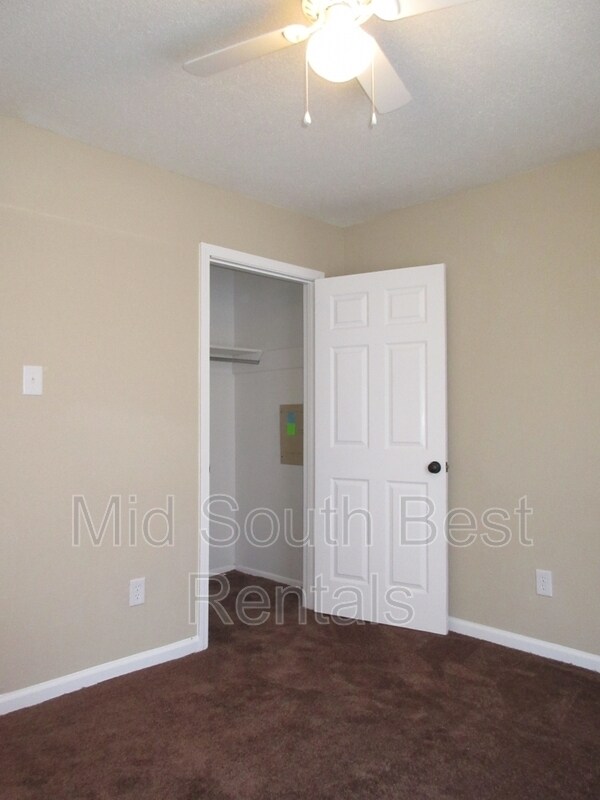 Building Photo - 2537 Lisa Ave