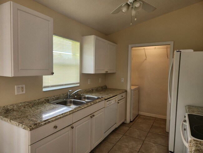 Foto del edificio - 2906 Nora Ave N