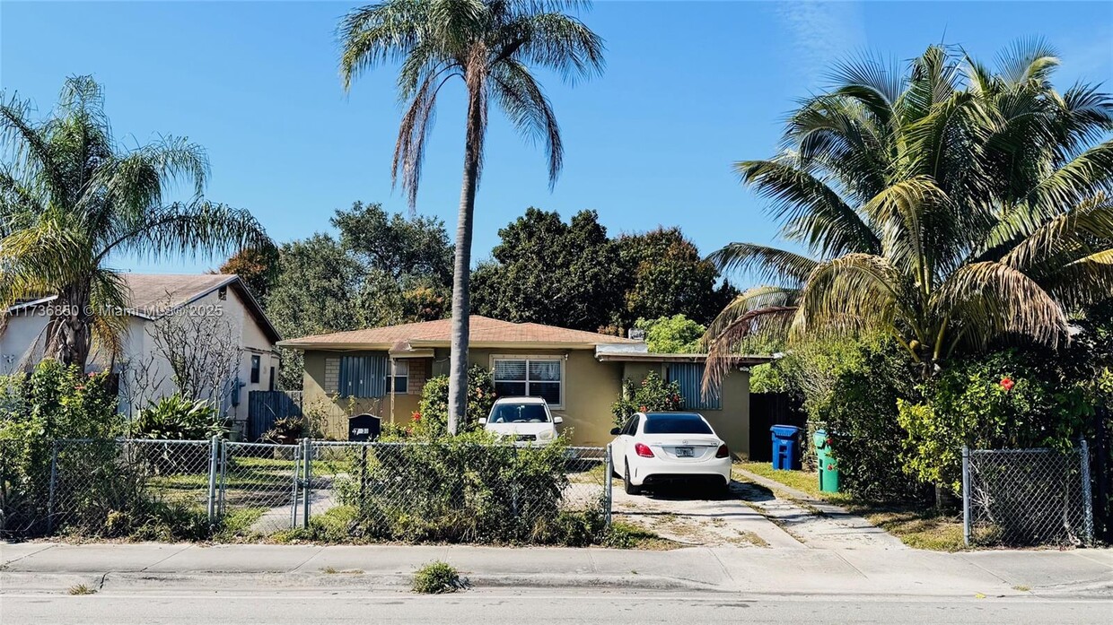 Foto principal - 7530 NW 12th Ave