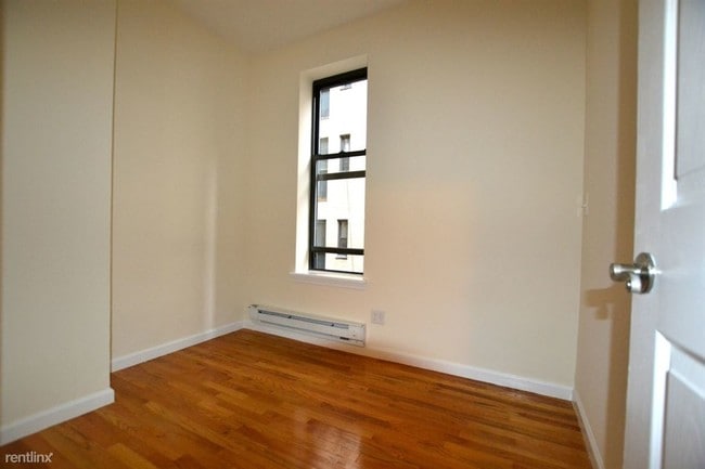 Building Photo - 241 W 107th St