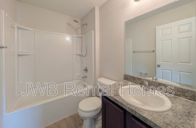 Foto del edificio - 8445 McGirts Village Ln
