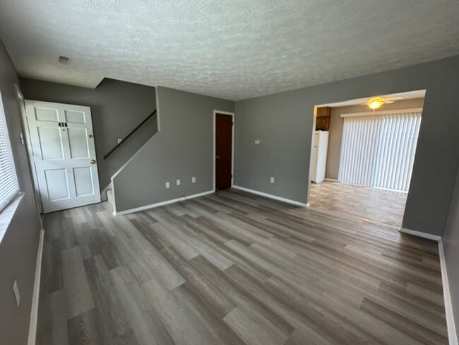 Building Photo - 5031 W Pea Ridge Rd