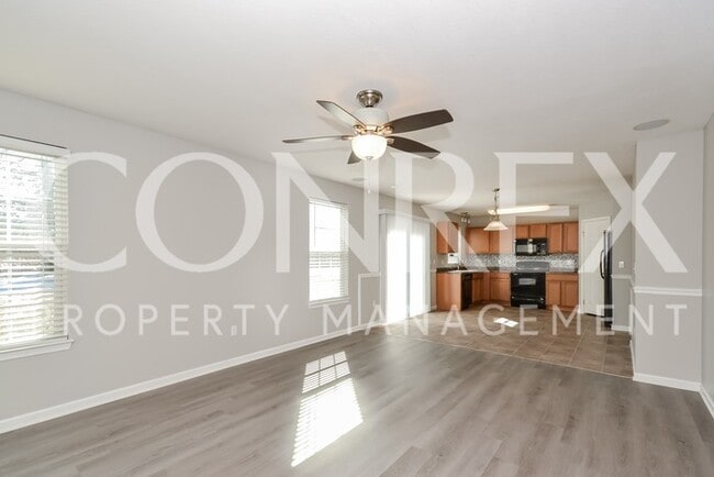 Building Photo - Charming 3 Bedroom on Private Lot with Ton...