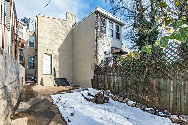 Photo - 3 bedroom, 1.5 bath fully renovated townhome in City of Wilmington
