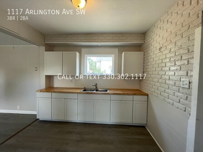 Building Photo - Three bedroom one bathroom home for rent