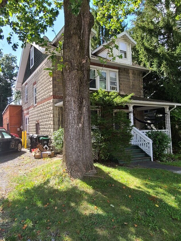 Building Photo - 3-Bedroom Student Rental on North Atherton...