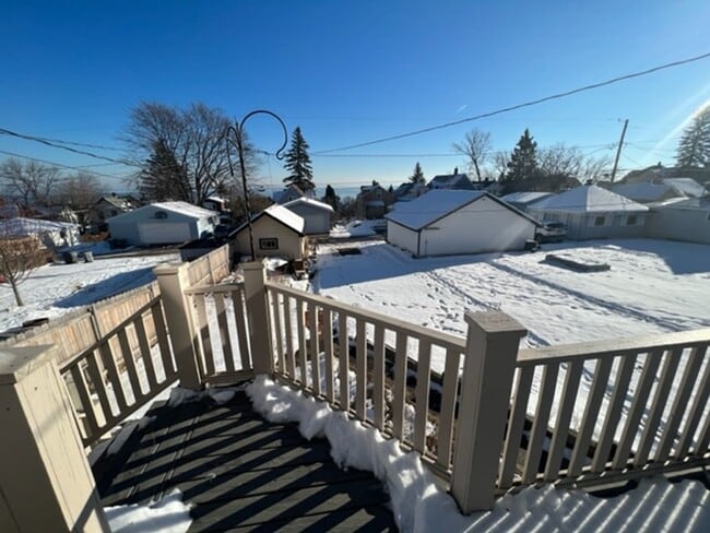 Building Photo - Duluth MN - 3 Bedroom - 2 Bath - 1 Car Gar...