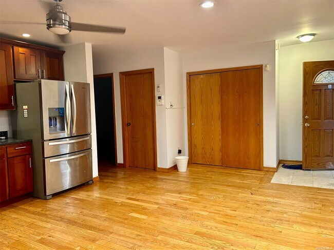 Building Photo - 121-14 8th Ave