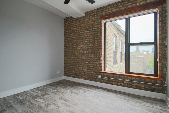 Foto del edificio - 1572 N Milwaukee Ave