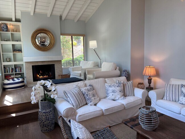 Foto del edificio - Fully-furnished Sleek 2-bedroom, 2-bathroo...