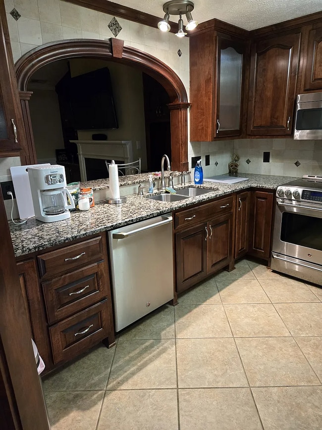 Kitchen - 322 Bubble Creek Ct