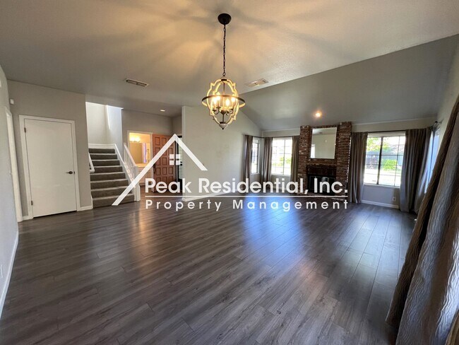 Foto del edificio - Spacious 3bd/2.5ba Roseville Home In Gated...