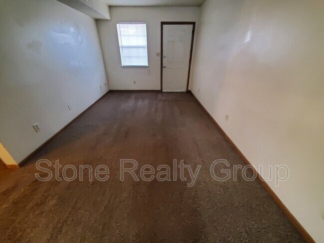 Building Photo - 820 Poplar Street