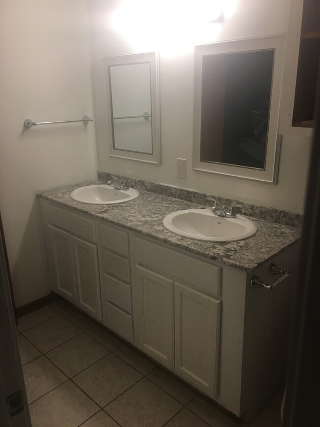 1010 N Sunny Hill Dr, Pineville, LA 71360 Townhome Rentals in