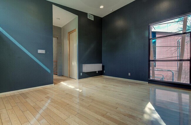 Building Photo - 515 El Paso St