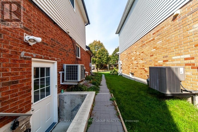 Building Photo - 56 Newport Ave