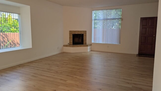 Building Photo - Cozy 3 bedroom Condo in the most demanded Alhambra neighborhood next to Costco