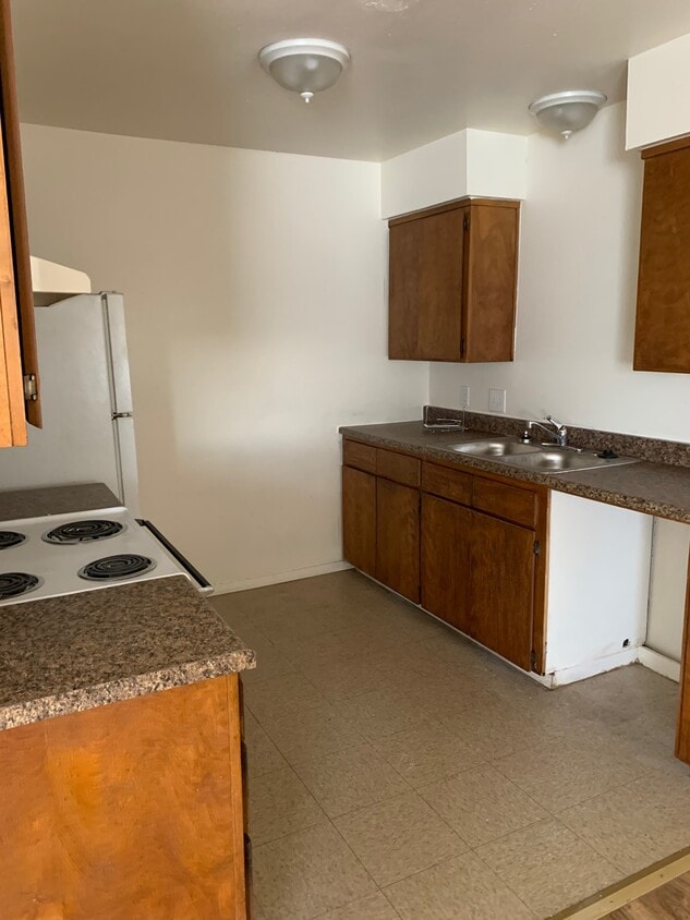 Kitchen - 59 S Rogers Ln