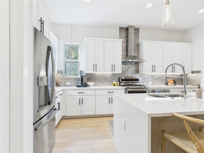 Foto del edificio - 3002 Sunridge Dr