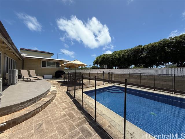 Building Photo - 1206 Laukahi St