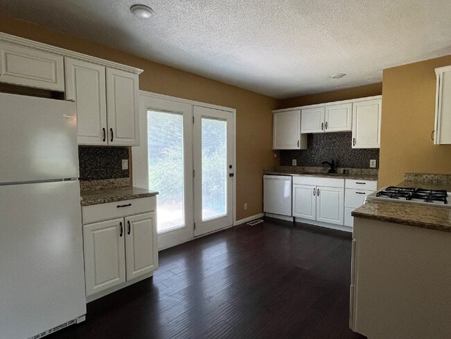 Building Photo - 3 Bedroom Home for Lease!!