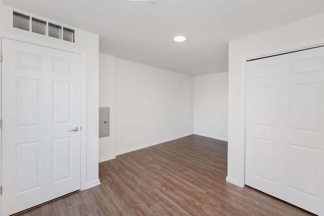 Building Photo - 162-170 S Orange Ave