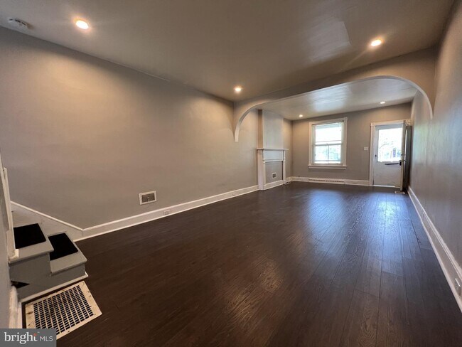 Building Photo - 844 Plum St