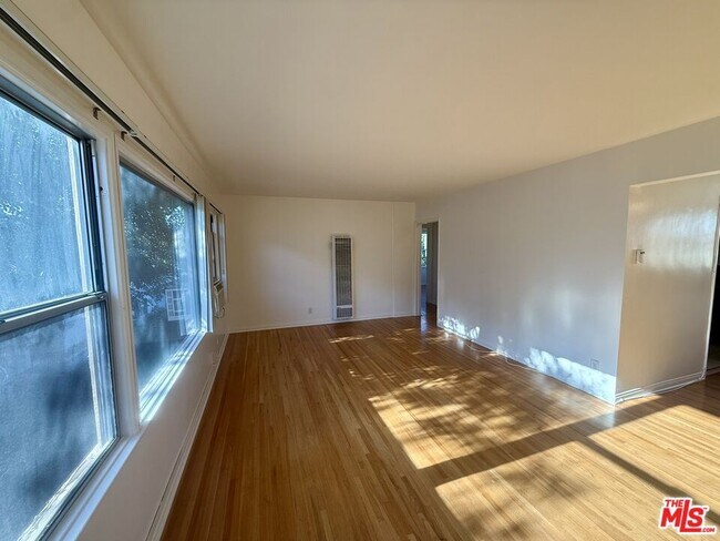 Foto del edificio - 14944 Dickens St