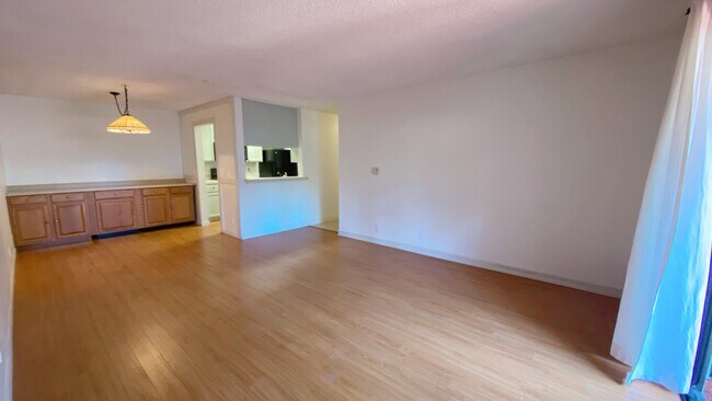 Foto del edificio - 39975 Cedar Blvd