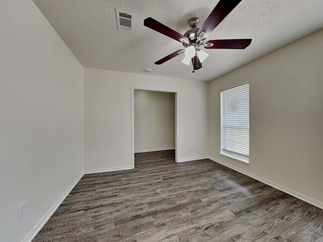 Foto del edificio - 18002 Woodgum Dr