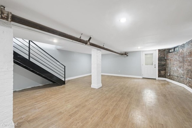 Building Photo - 283 6th Ave