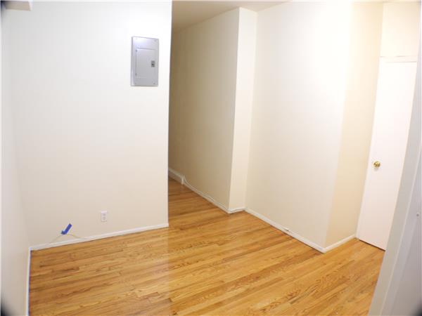 Building Photo - 511 W 44th St