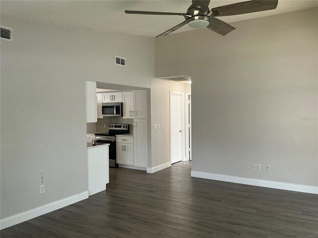 Building Photo - 3177 Whispering Dr S