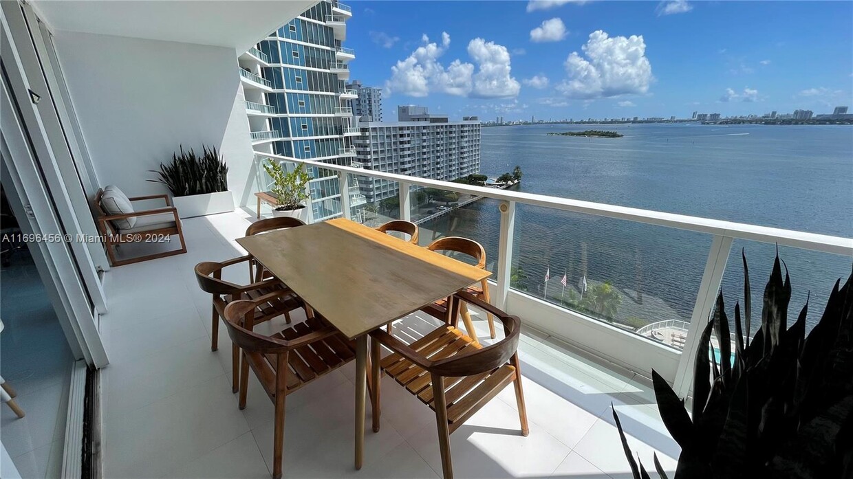 Foto principal - 2020 N Bayshore Dr