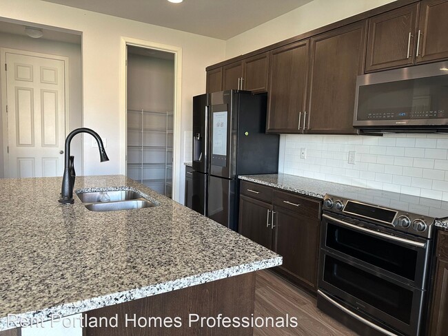 Building Photo - 3 br, 2.5 bath House - 2240 S Heather Street