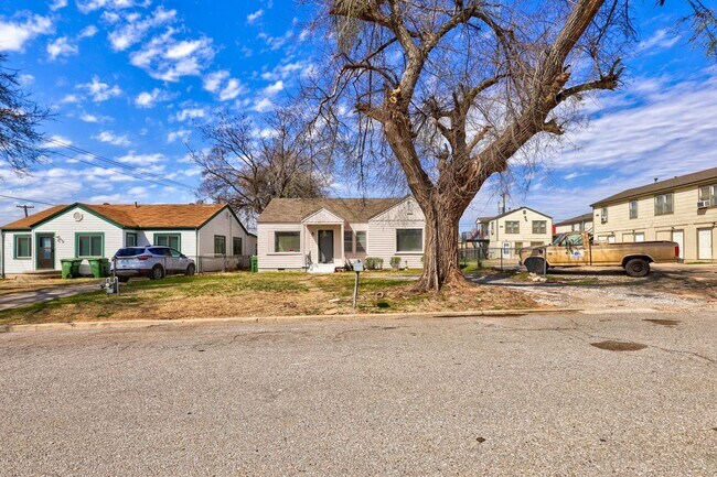 Foto del edificio - 2 Bed 1 Bath home in Yukon!