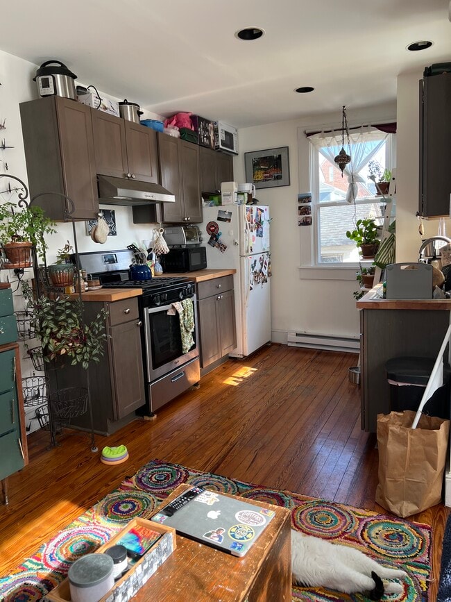 Building Photo - 700 Hinton Ave