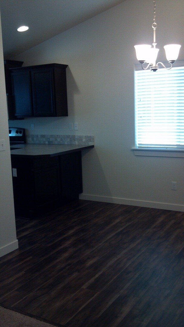 Foto del edificio - New carpet! Single Story Home with Fully Fenced Yard & Close to Shopping/Restaurants!
