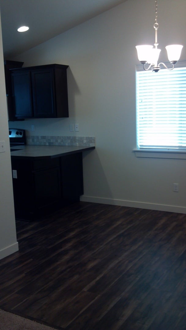 Foto del edificio - Single Story Home with Fully Fenced Yard & Close to Shopping/Restaurants!