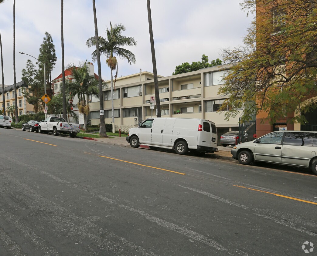 Building Photo - Kenmore Palms