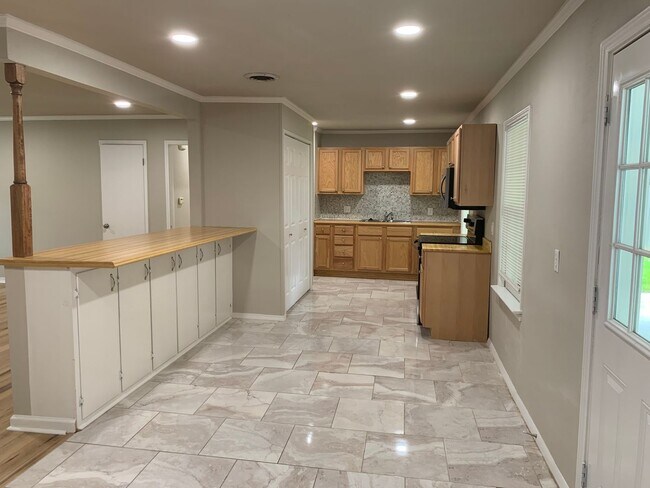 Foto del edificio - Freshly Renovated 3-Bedroom, 1-Bath