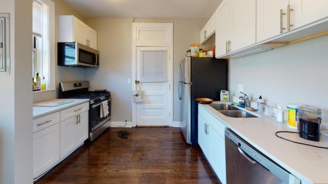 Building Photo - 1 bedroom in CHICAGO IL 60618