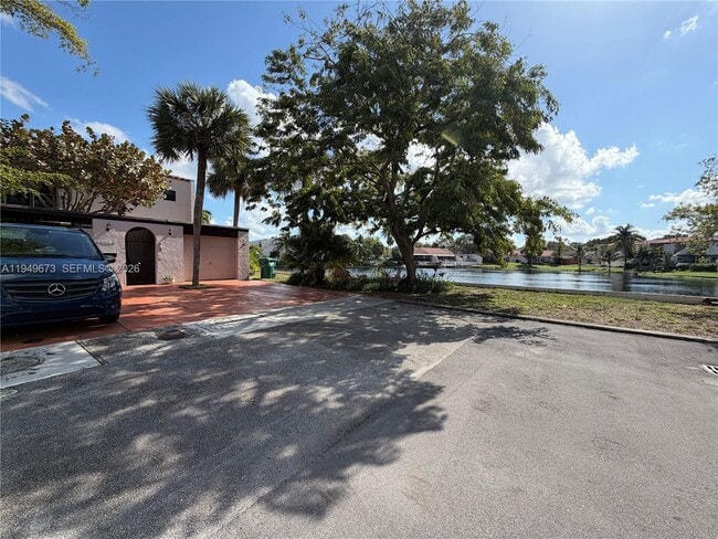 Building Photo - 7216 Jacaranda Ln