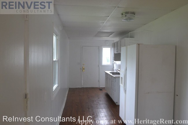 Building Photo - 3 br, 1 bath House - 94 Van Buren