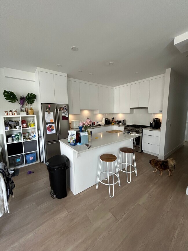 Photo du bâtiment - 242 4th St W