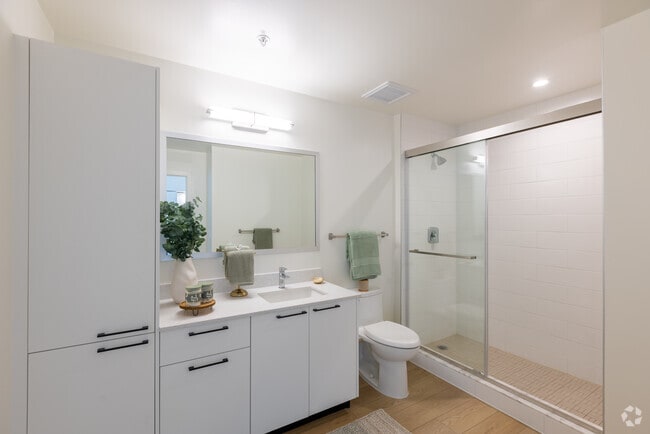 1 habitación, 1 baño - 757 pies cuadrados - Baño - South Pointe Apartments