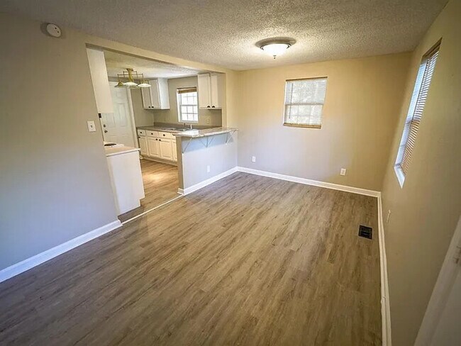 Foto del edificio - 4807 Center Dr