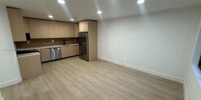 Foto del edificio - 12800 NE 12th Ave